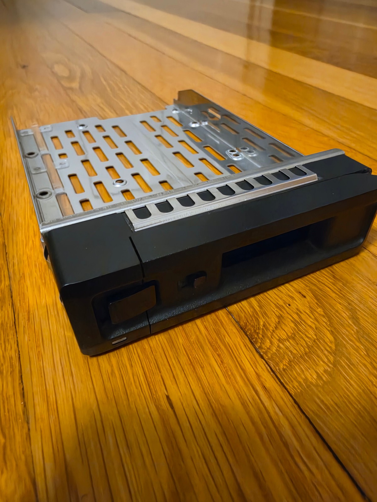 Genuine Synology Type R5 3.5"/2.5" HDD/SSD drive tray