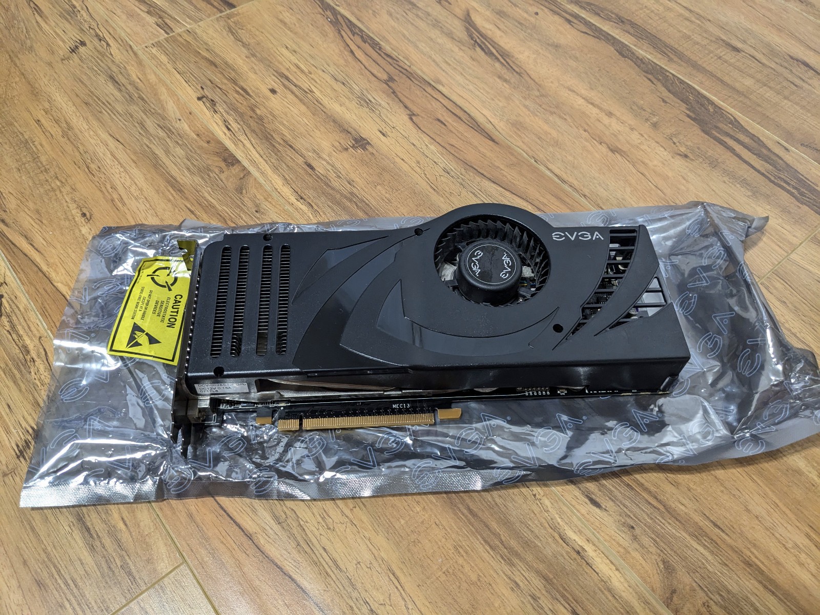 EVGA NVIDIA GeForce 8800 Ultra - 768 MB DDR3 - PCIe x16 - 768-P2-N881-AR