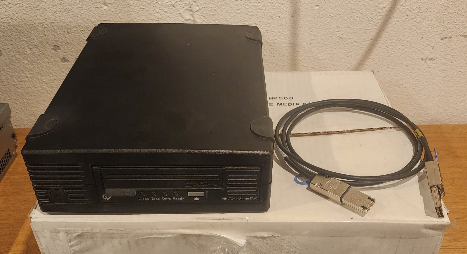 HP UAltrium LTO-4 External Kit + SAS + Cables + Several Tapes Tested Working