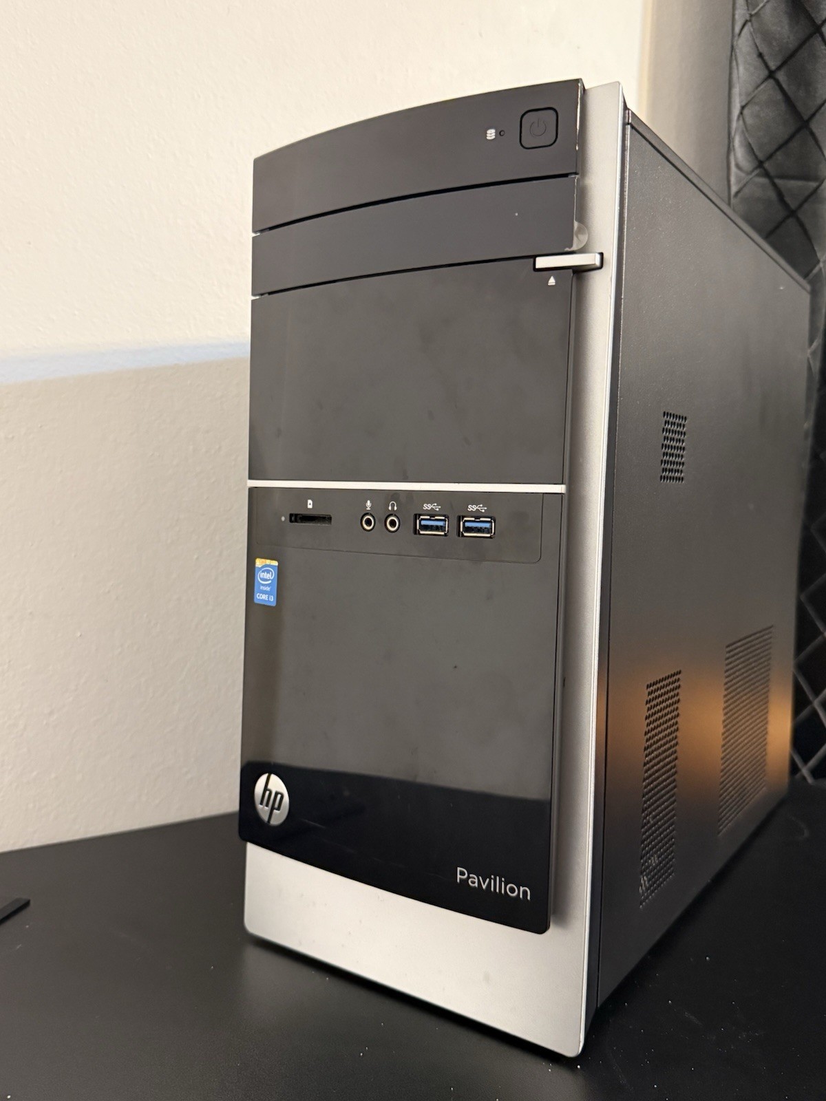 HP Pavilion 500-223w Tower Desktop Intel Core i3 Windows 8 Black/Silver