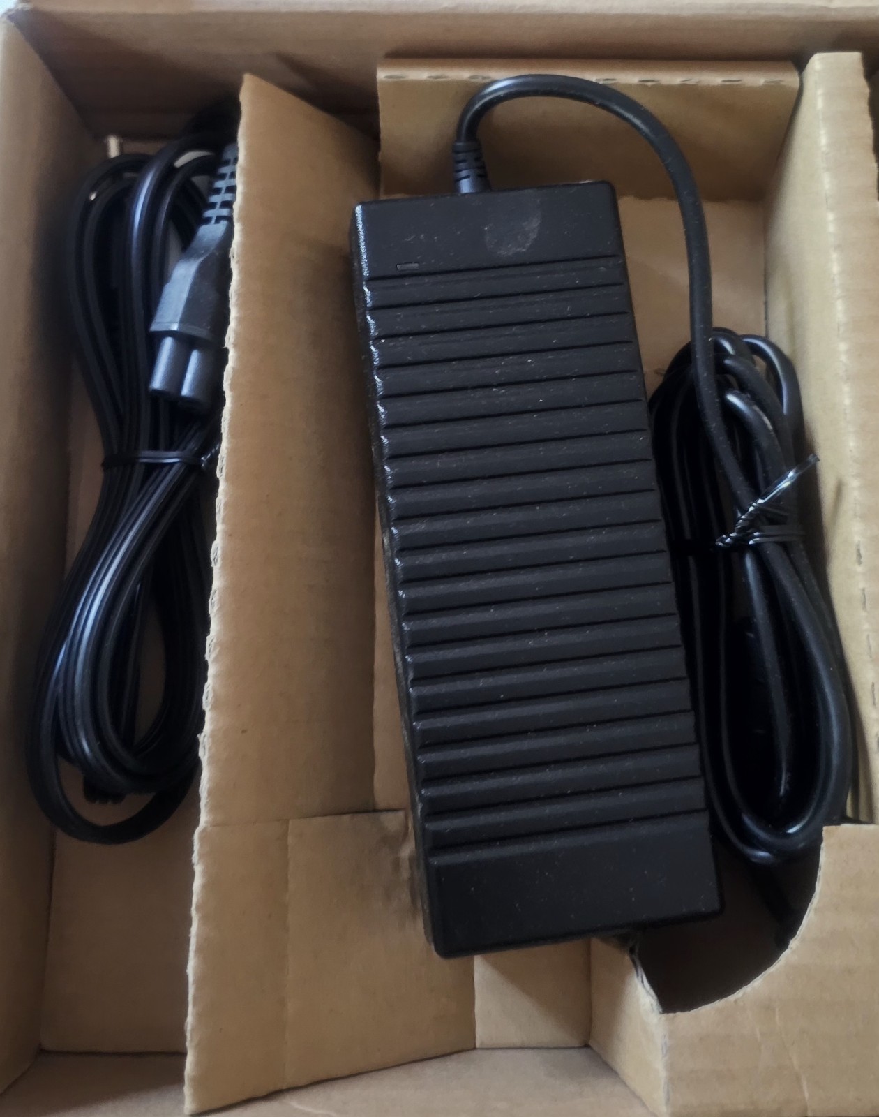 120W AC ADAPTER  MULII-PIN OEM HP & Compaq Note books product PN.EA350A#ABA New