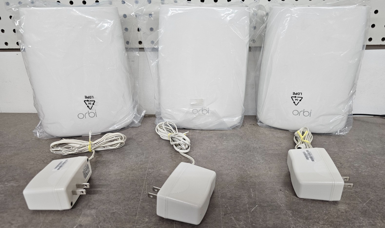 NETGEAR Orbi AC3000 Tri-Band Home WiFi System RBK53S-100NAS