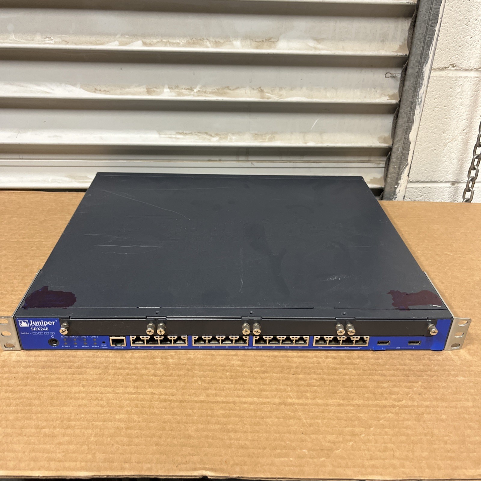 Juniper SRX240H2 Firewall VPN Router 16-Port Gigabit SRX240 – Powered On