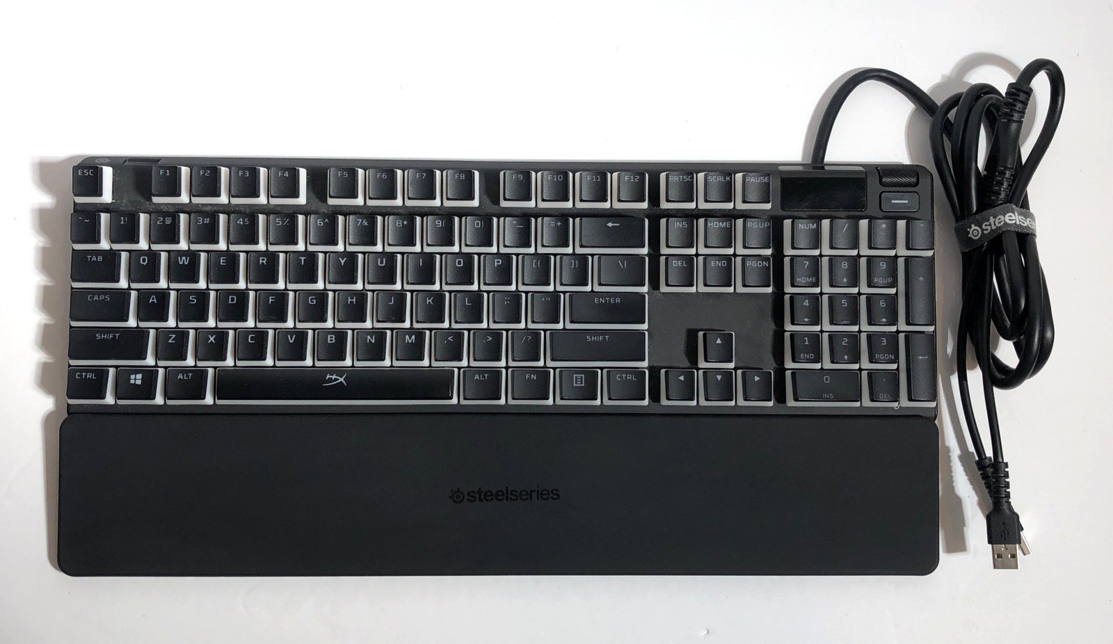 SteelSeries Apex 7 (64636) Wired Keyboard Red Switch with Magnetic Wrist Rest