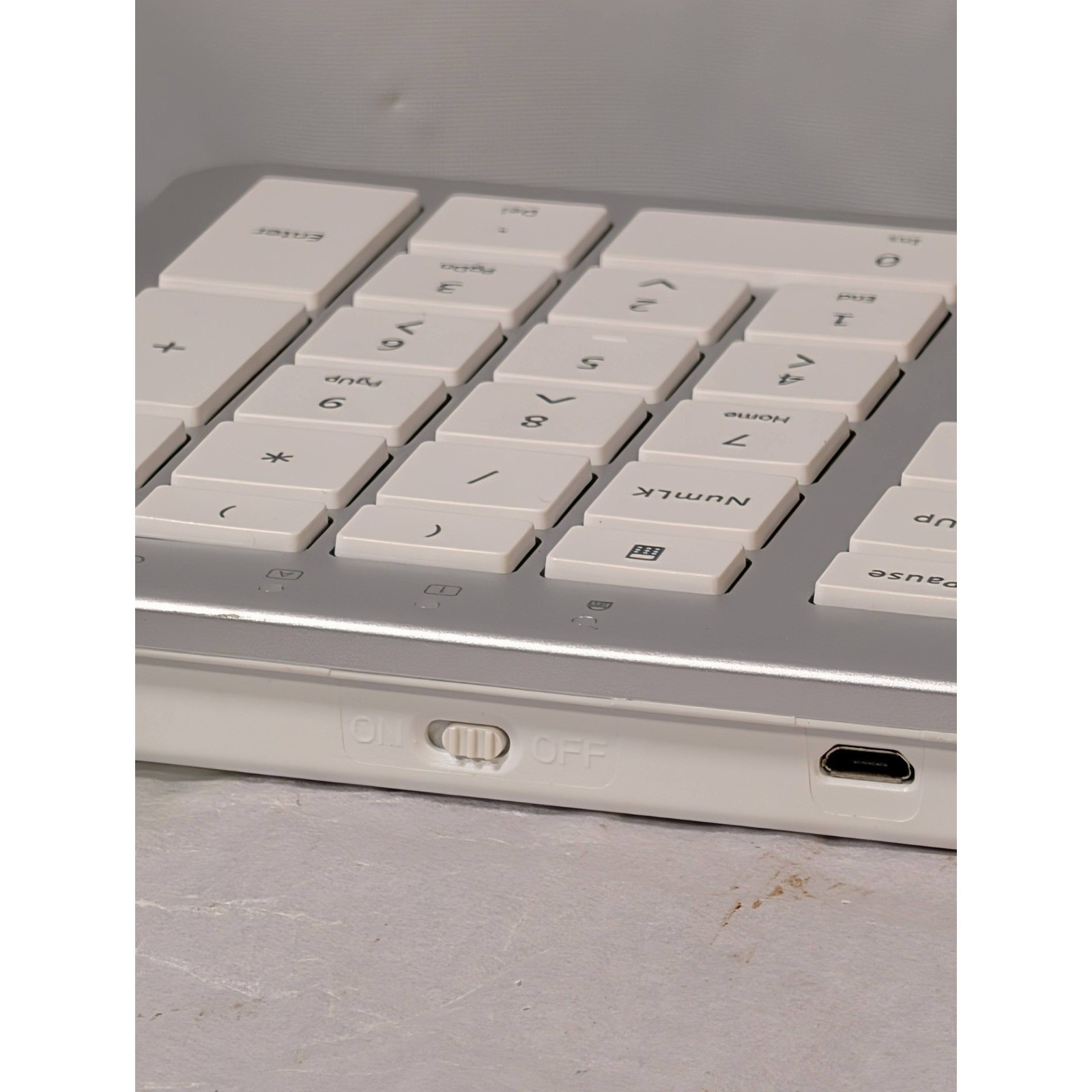 iClever IC-GK08 Wireless Keyboard Silver/White Ultra-Slim Rechargeable with USB