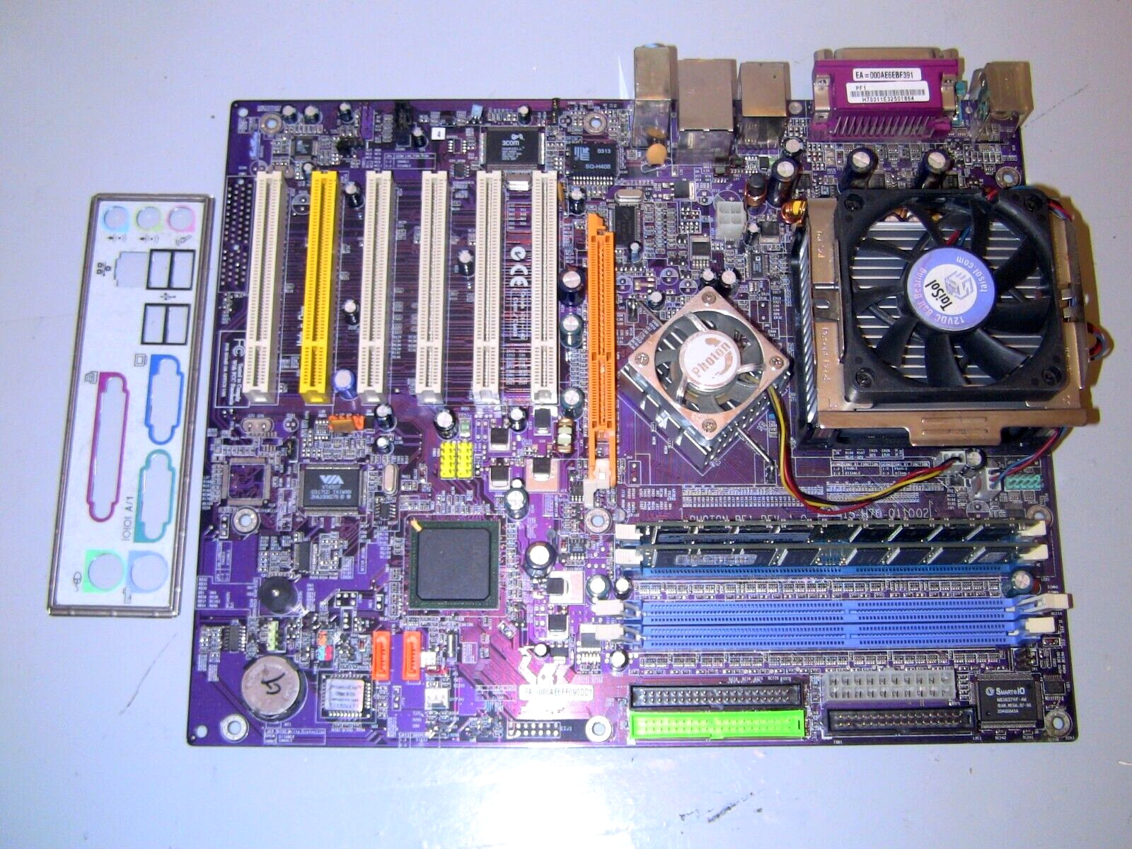 ECS Elitegroup PHOTON PF1 Rev 1.01, Motherboard Intel Pentium-4/3.0GHz. + Memory