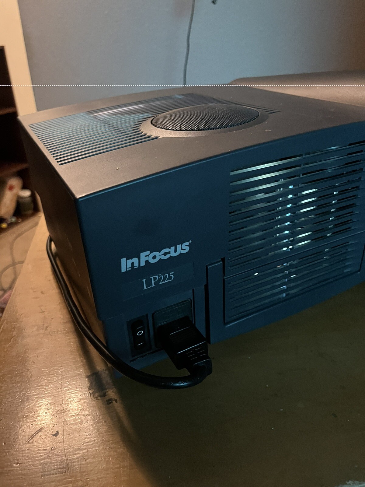 In Focus LP225 Conference Room Projector New Bulbs Excellent Condition