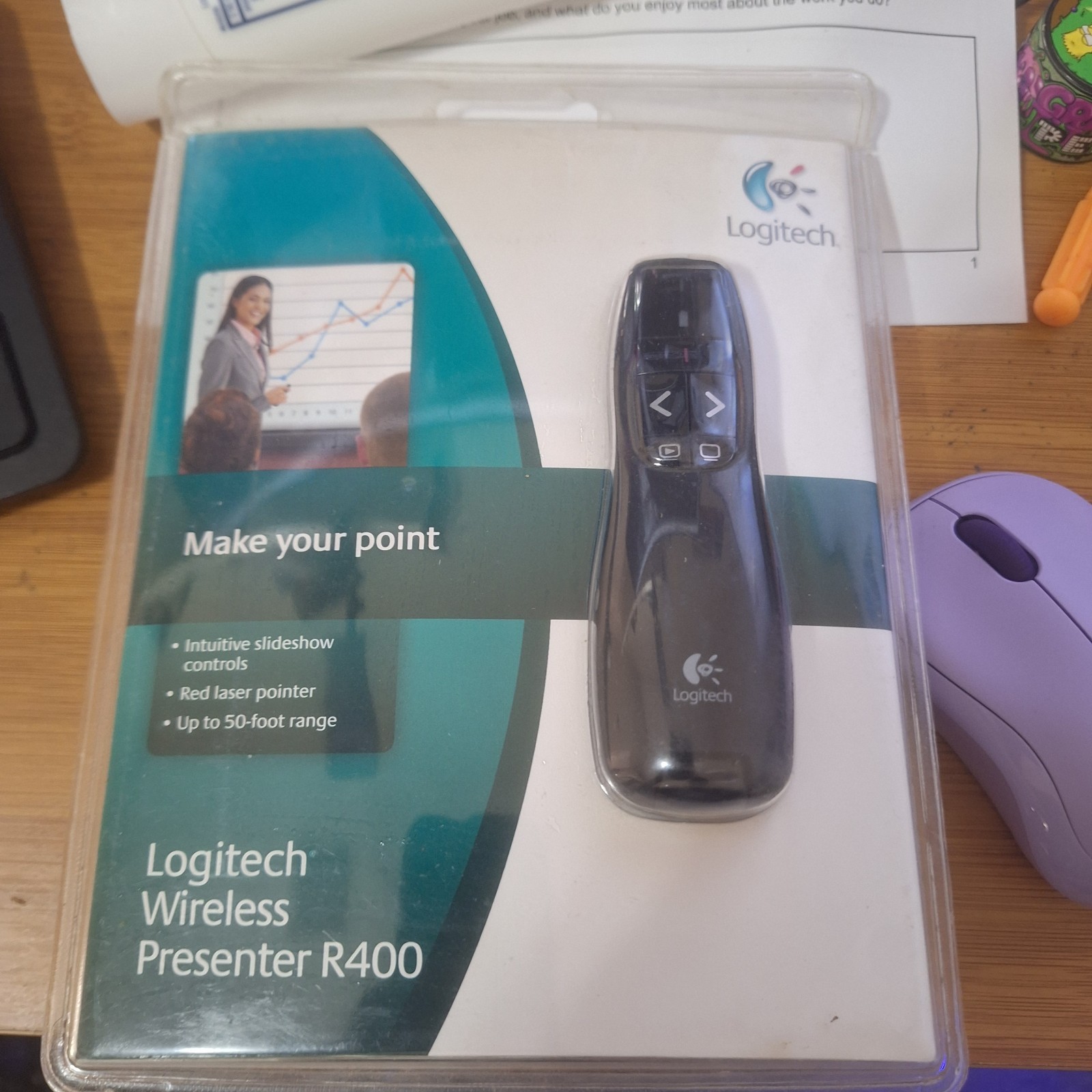 Logitech Wireless Presenter R400 USB a Powerpoint Clicker with Laser NEW