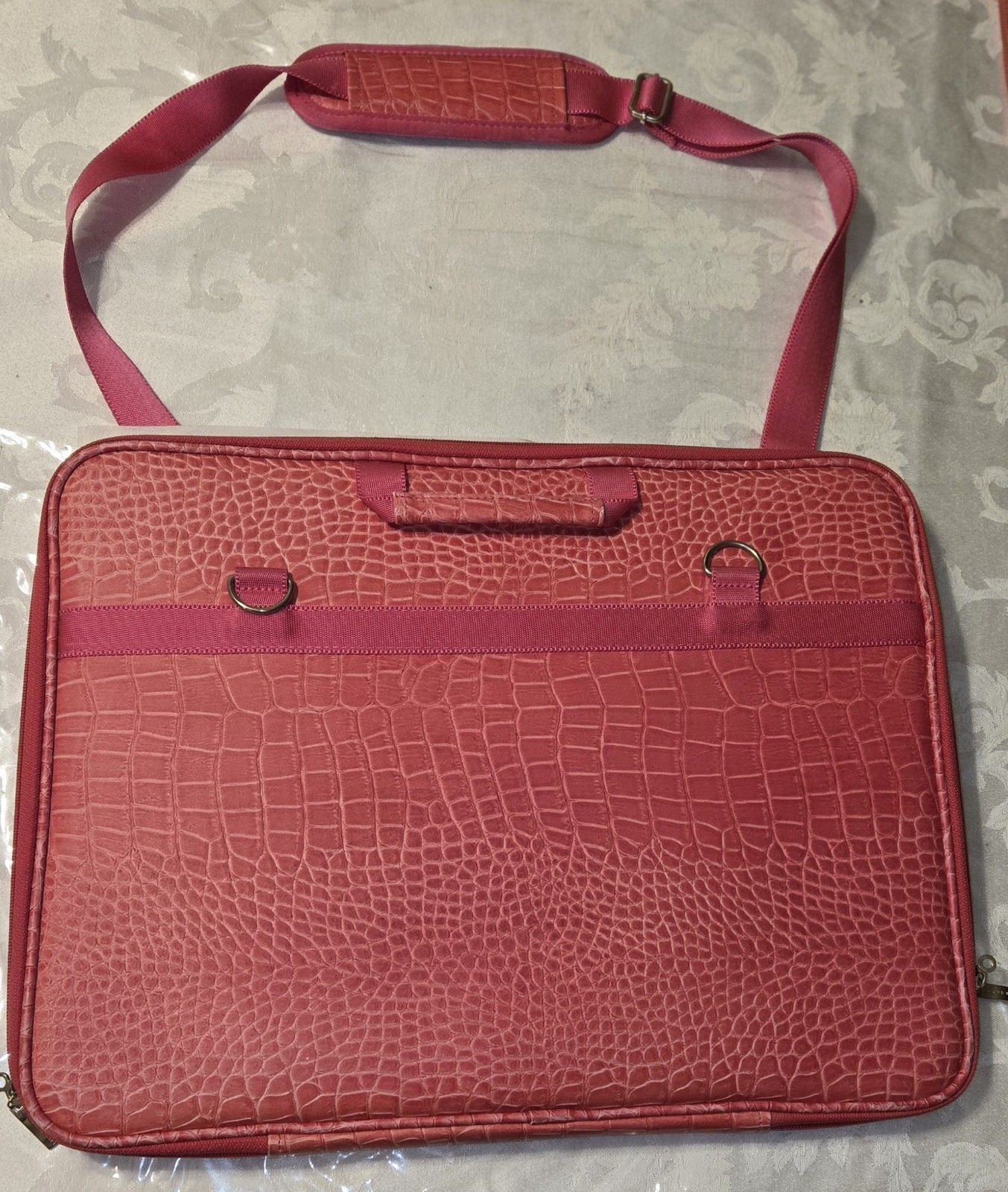 CASECROWN PINK ALLIGATOR LAPTOP CASE