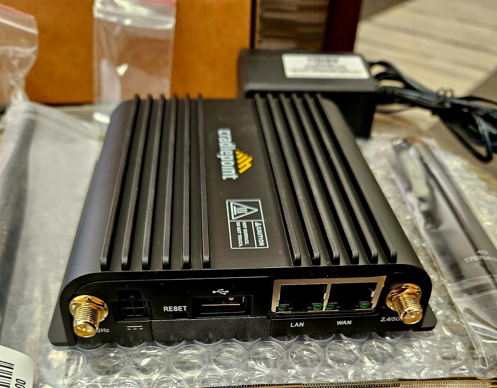 CRADLEPOINT Wireless R500-PLTE-C7C S5A102A 2 LAN Port Rugged Router (1 available