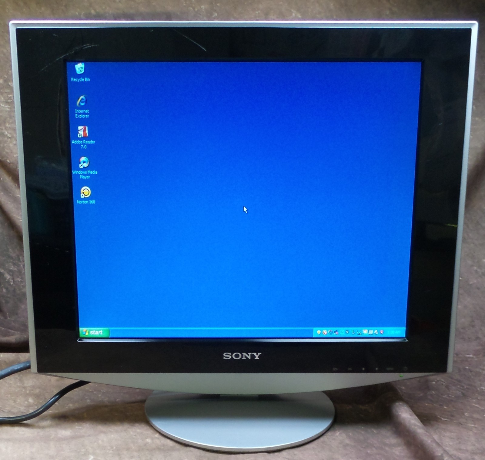 Sony SDM-HS73 17” TFT LCD Color Computer Display Monitor Screen VGA - Works