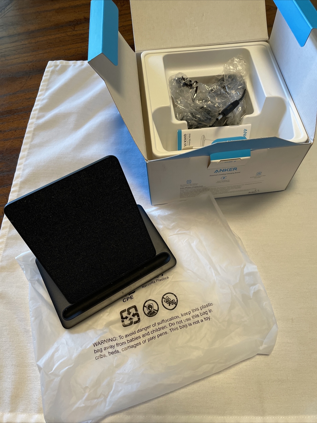Anker Amazon Y1822 Wireless Fast Charging Dock For Kindle BLACK NEW OPEN BOX