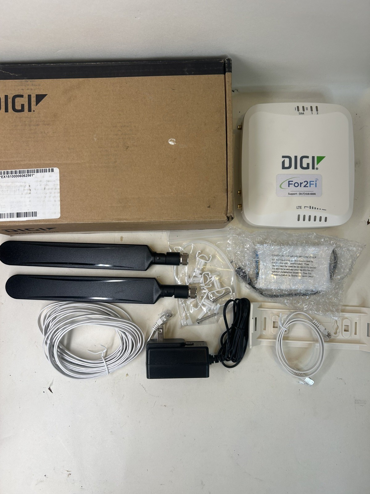 Digi EX15W LTE Cellular Router 1003-CM with Power Adapter, Antennas and more