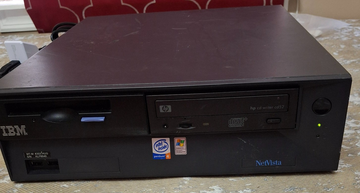 Vintage IBM NetVista 8303 Desktop Computer PC 8303-HUG MT-M *Powers On*