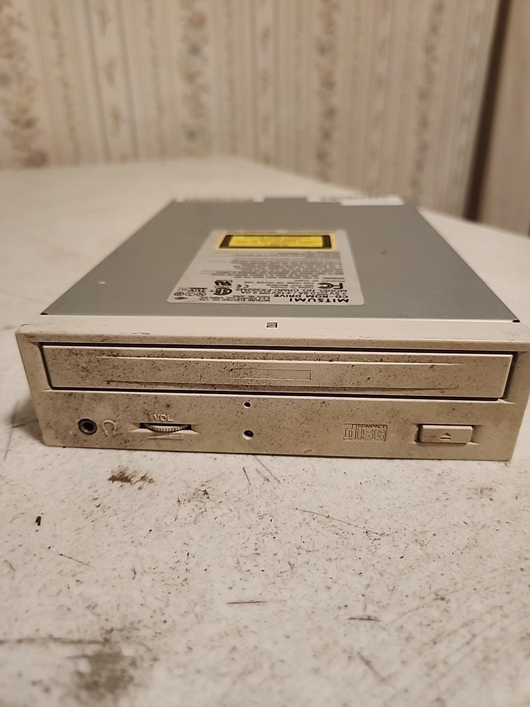 MITSUMI VINTAGE CD-ROM DRIVE MODEL # CRMC-FX322M2 MADE 1998