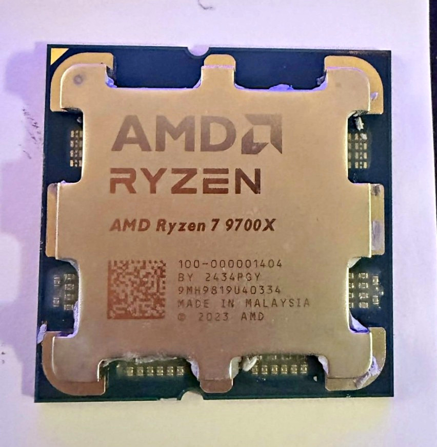 AMD Ryzen 7 9700X 8-Core Socket AM5 3.8GHz CPU MPN 100-000001404