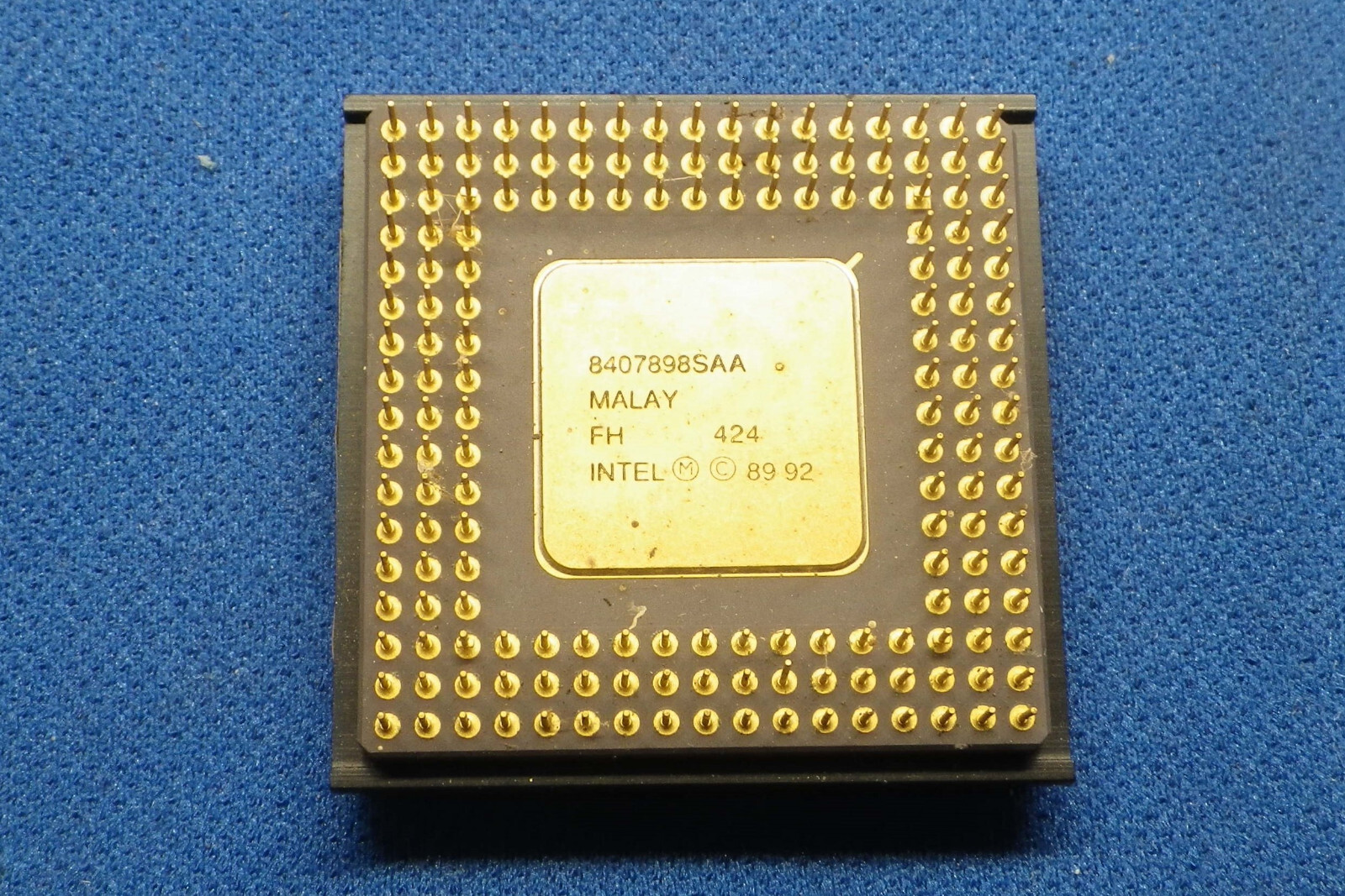 Vintage Intel Processor circa early 1990's - 8407898SAA Malay FH 424 89 92