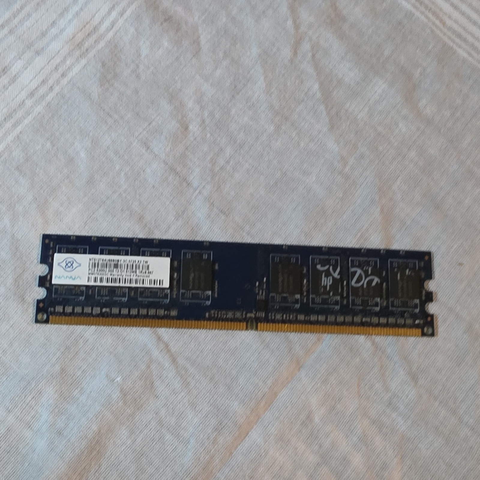 Nanya 512MB DDR2 SDRAM PC2-5300U 240-Pin DIMM Unbuffered NT512T64U88B0BY-3C