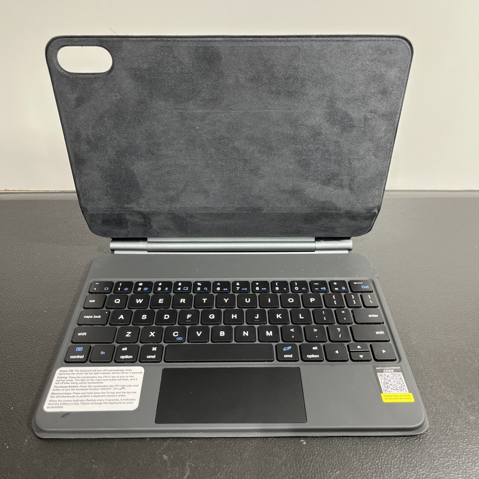 Typecase Edge Keyboard Case for iPad 11th Gen 11" FOR PARTS DAMAGED