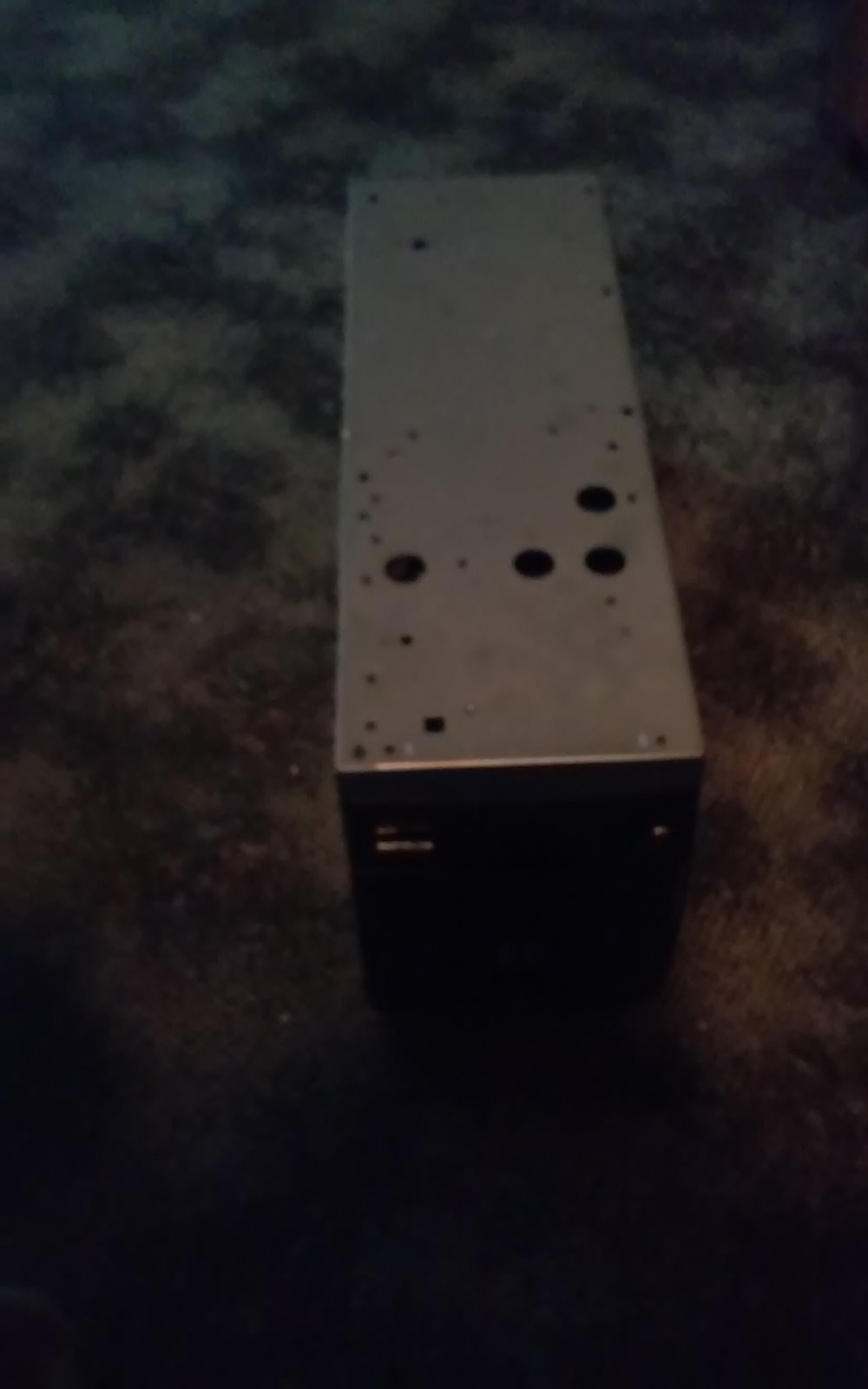 • Dell FS-DLT PowerVault 120T DLT7000 Tape Autoloader DP/N 082HER