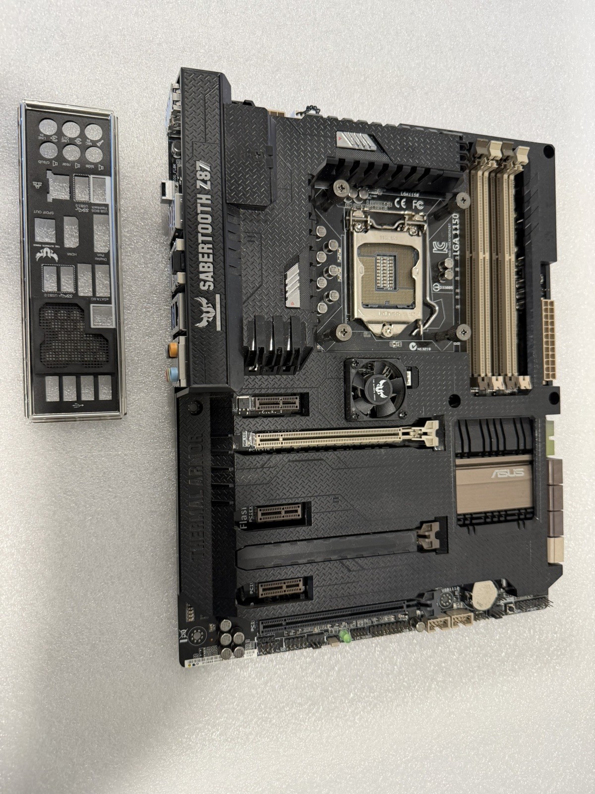 ASUS Sabertooth Z87 ATX LGA 1150 DDR3 Motherboard W/ I/O Shield