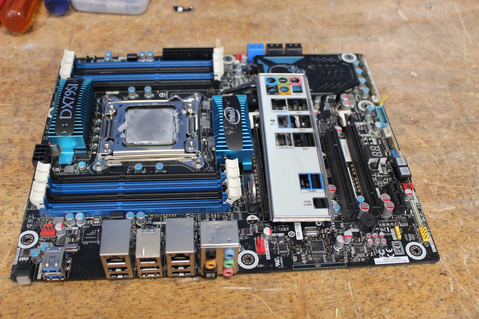 Intel DX79SI LGA 2011 X79 Extreme Series ATX Motherboard w/ IO Shield i7-3930k