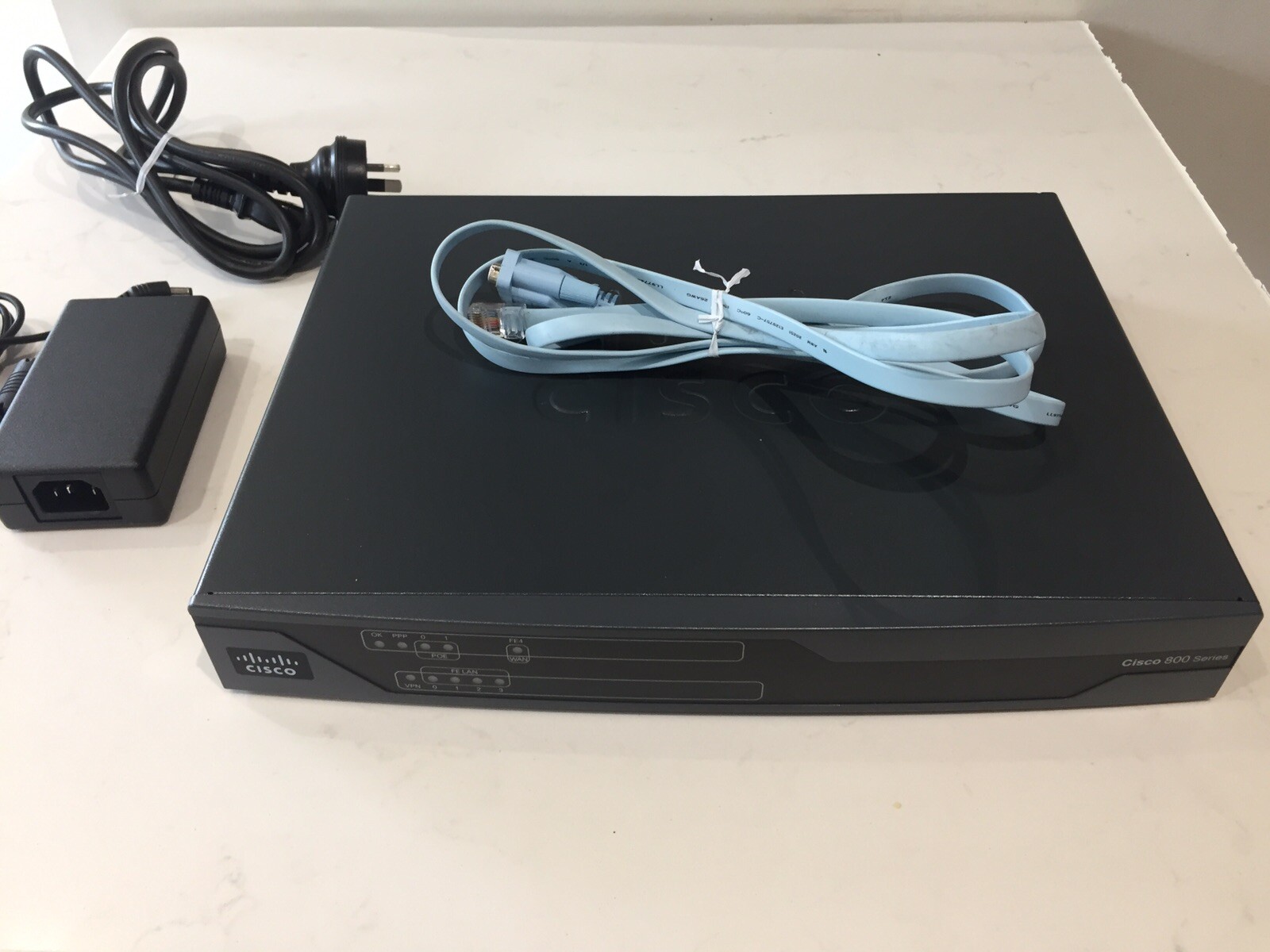 Cisco 881 Ethernet Security Router (C881-K9 V02) 