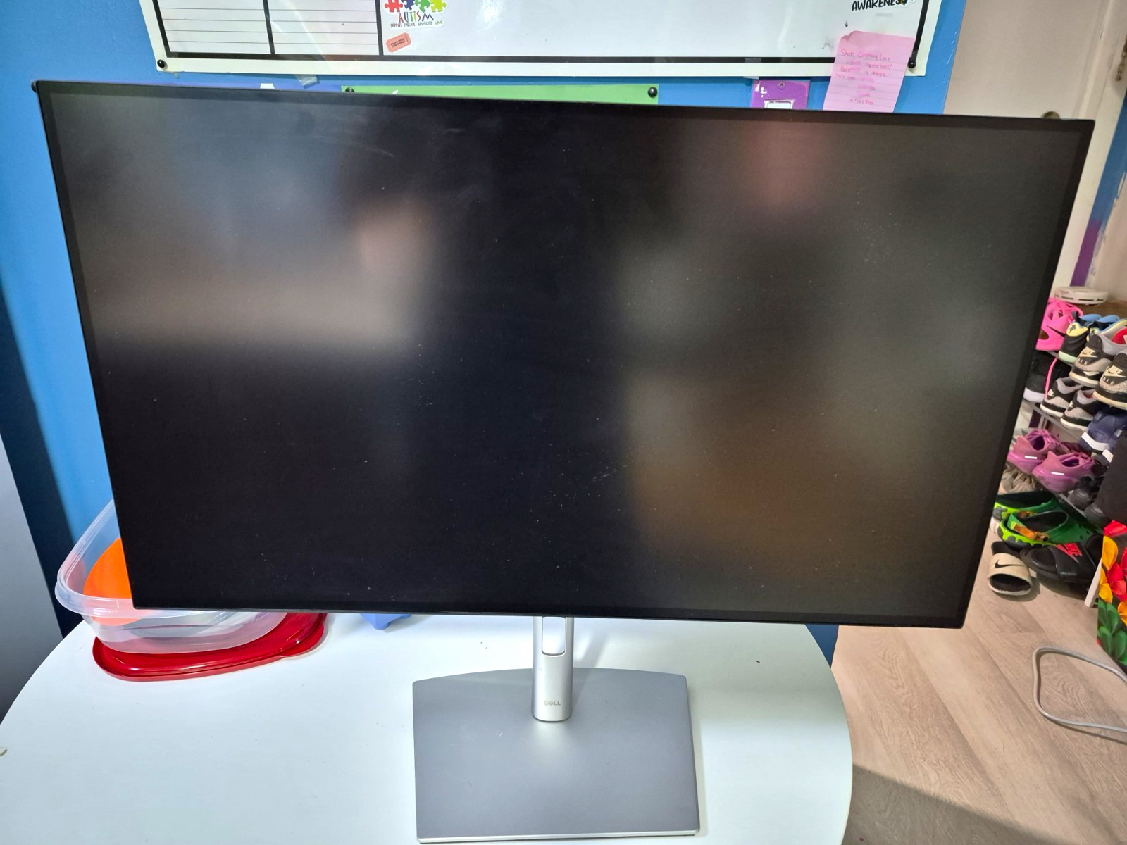 Dell UltraSharp 27 in Flat Panel Monitor 16:9 Black/Silver Stand