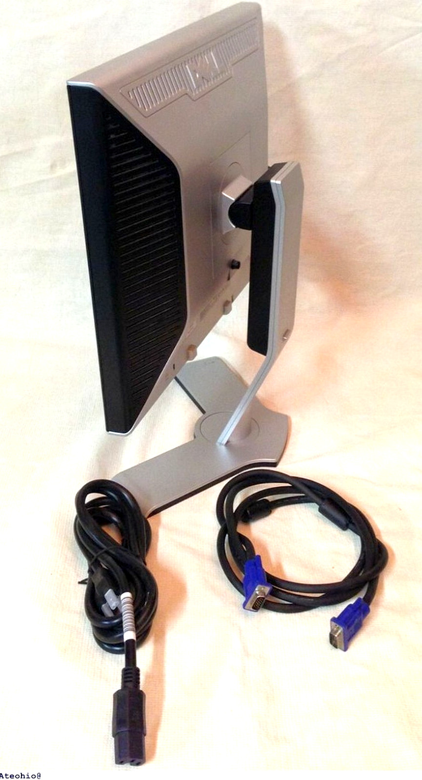 Dell  19" ULTRASHARP LCD Monitor with POWER , VGA CORD  SILVER/BLACK  DVI 5:4