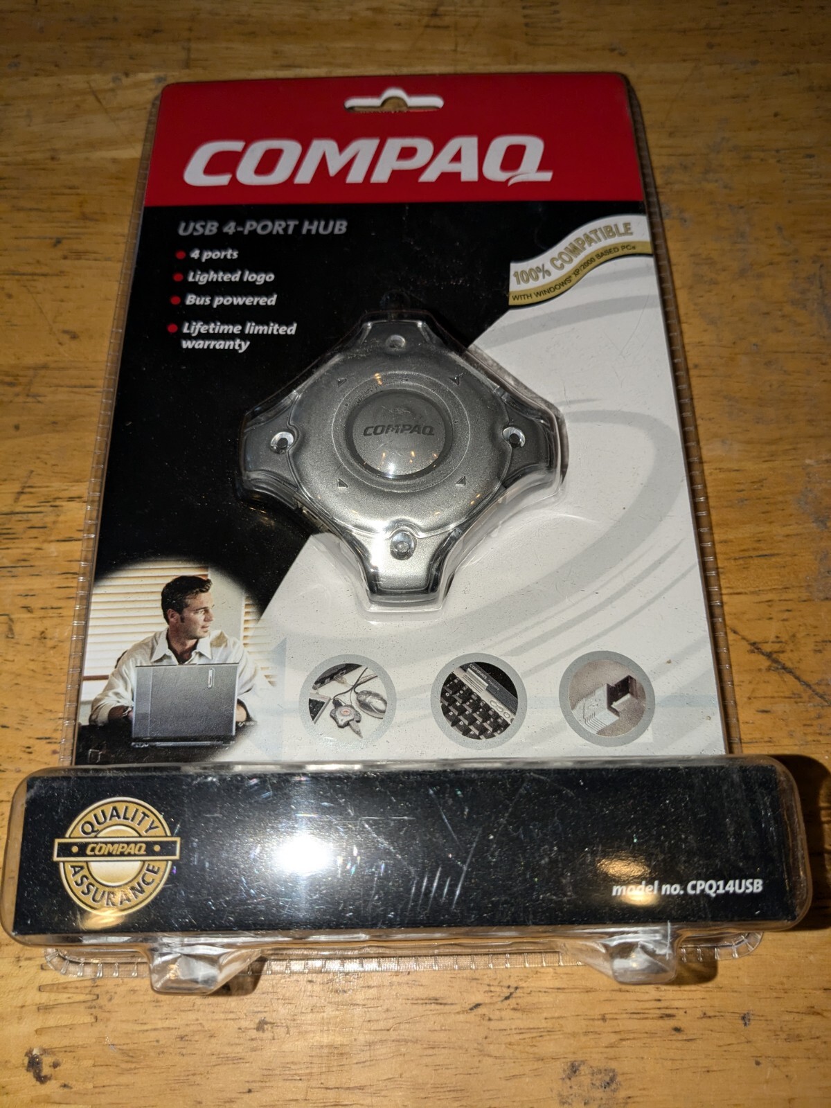 NEW-Compaq USB 4-Port Hub with Lighted Logo, Model CPQ14USB, Sealed 