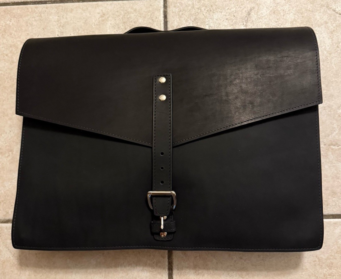 New Slate Collection Black Leather Messenger Laptop Bag No Shoulder Strap