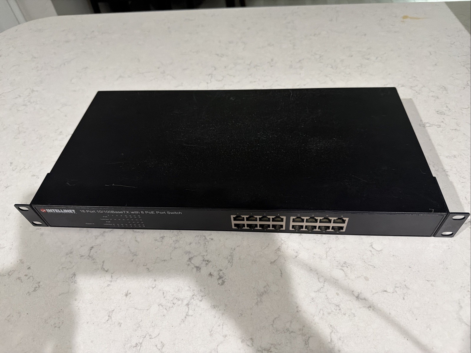 Intellinet 16-Port Fast Ethernet PoE(100 Mbit/s)+ Switch-Model:560405
