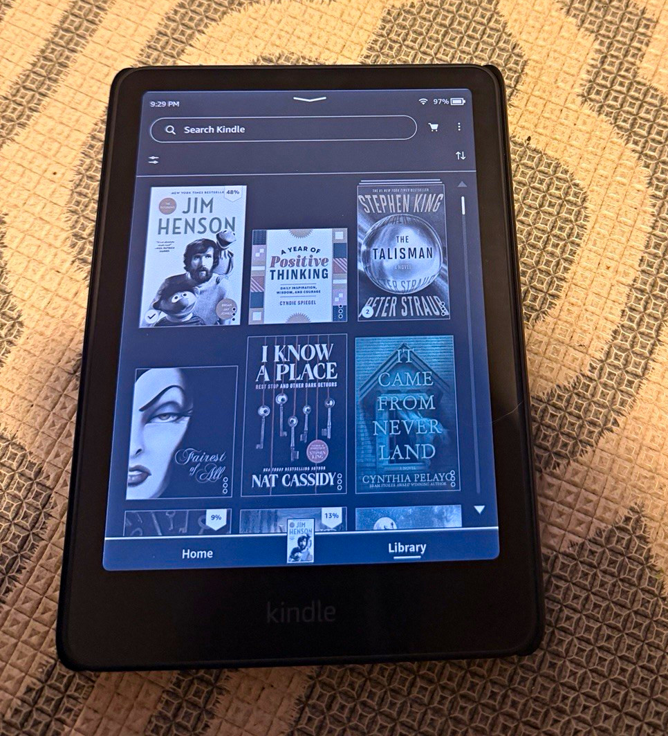 Amazon Kindle Colorsoft Signature Edition 32GB w/ Amazon Fabric Cover Bundle