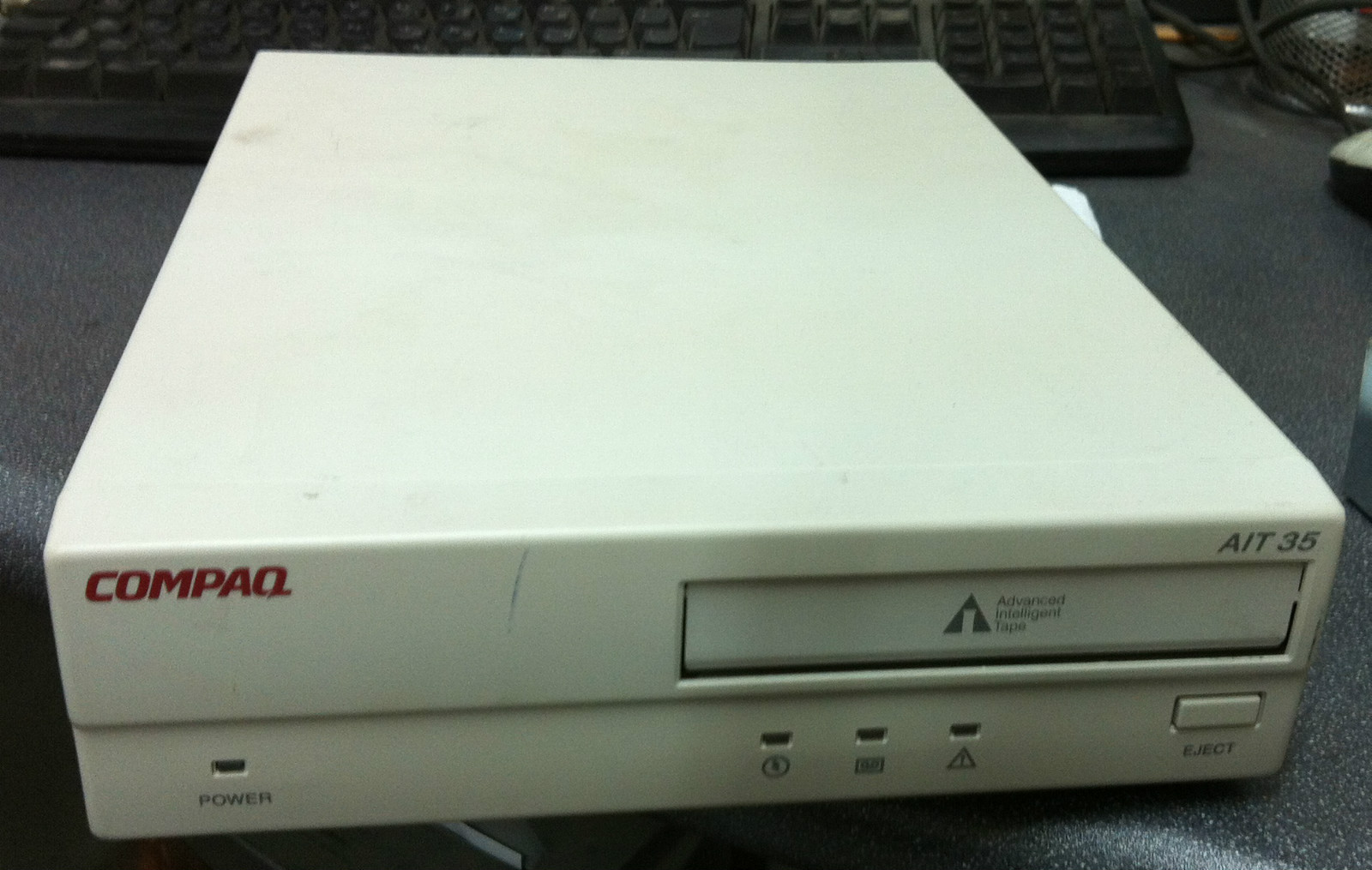 Compaq AIT35 External SCSI Tape Drive, Model: EO2004, P/N: 122876-001