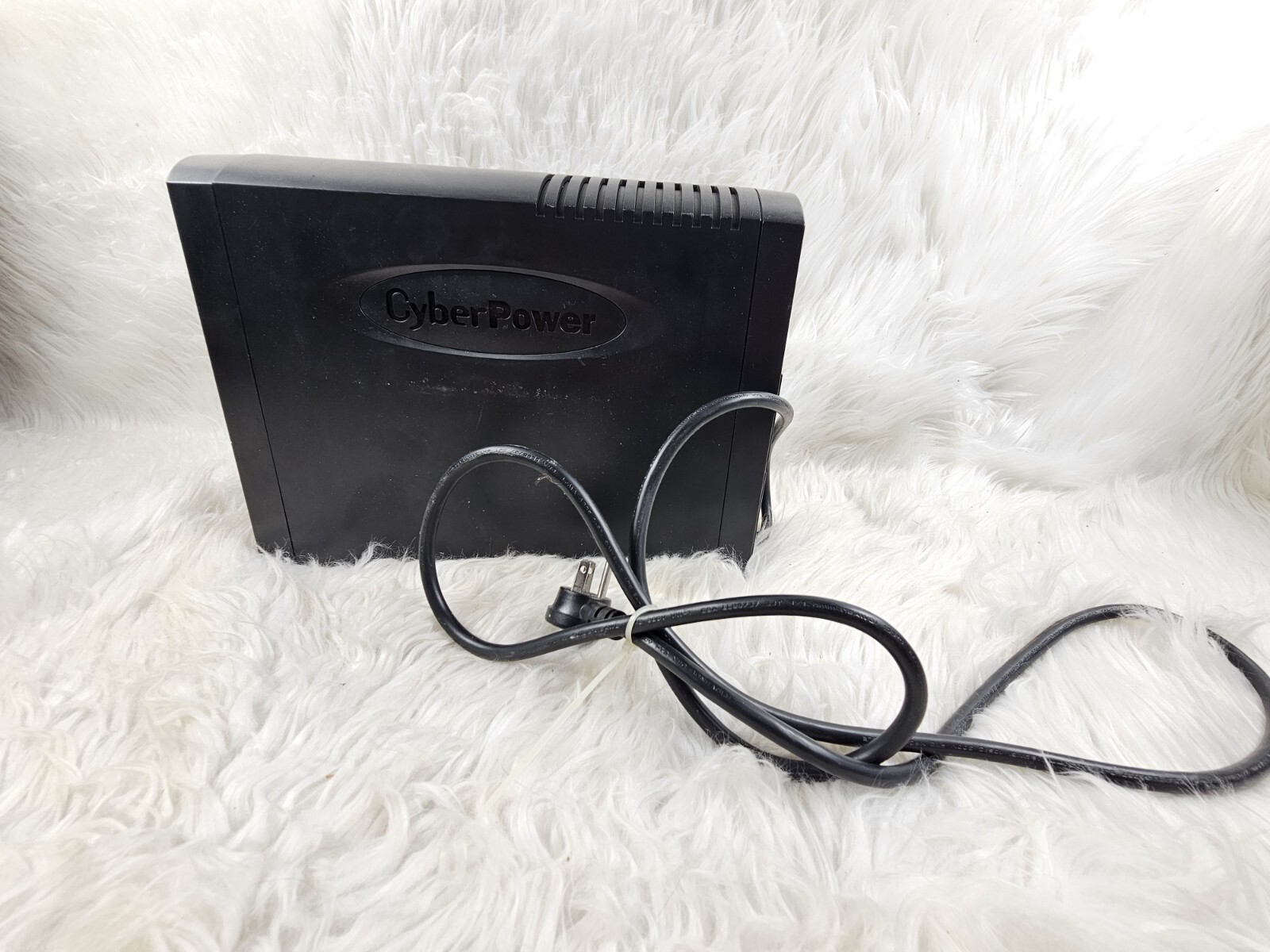 CYBER POWER 900VA 8-Outlet UNINTERRUPTABLE Power