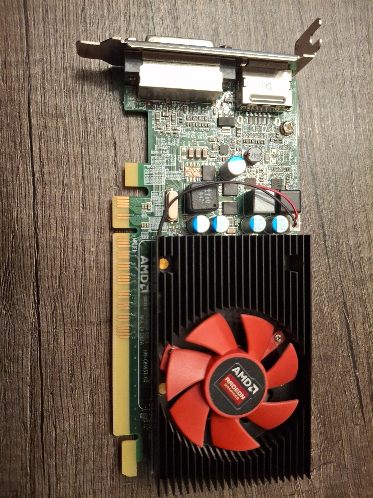AMD Radeon graphics card C869  109-C86957-00