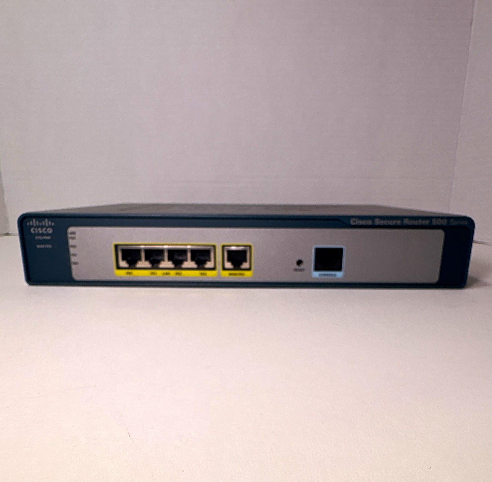Cisco Secure Router 500 SR520 Enterprise Router 100Mbps 4 LAN 1 WAN RS-232