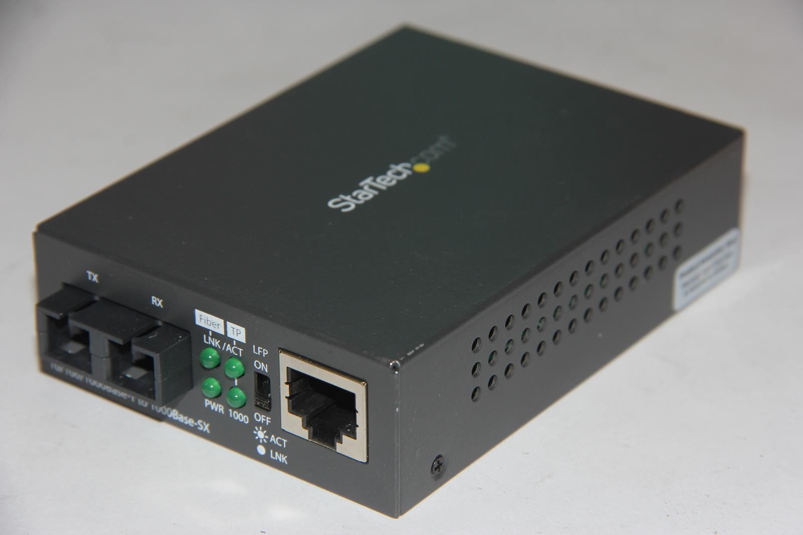 STARTECH.COM MCMGBSCMM055 Gigabit to SC Fiber Media Converter No AC Adapter