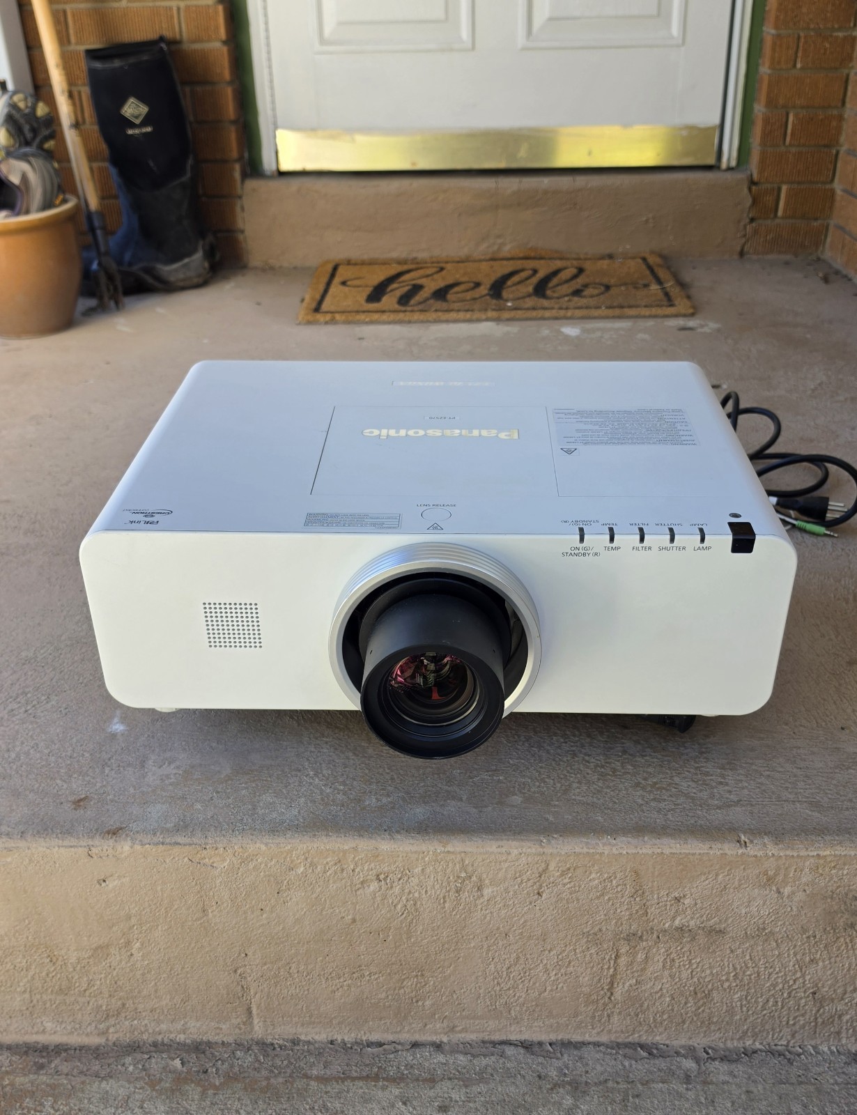 Panasonic PT-EZ570U projector 5000 Lumen projector with remote 910 lamp hours