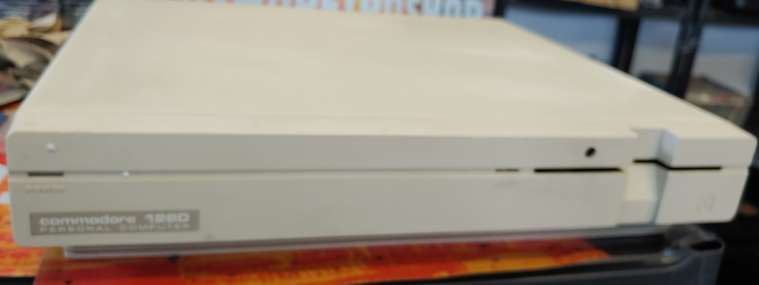 Commodore 128 DCR D 128D Case Computer with Screws 203426
