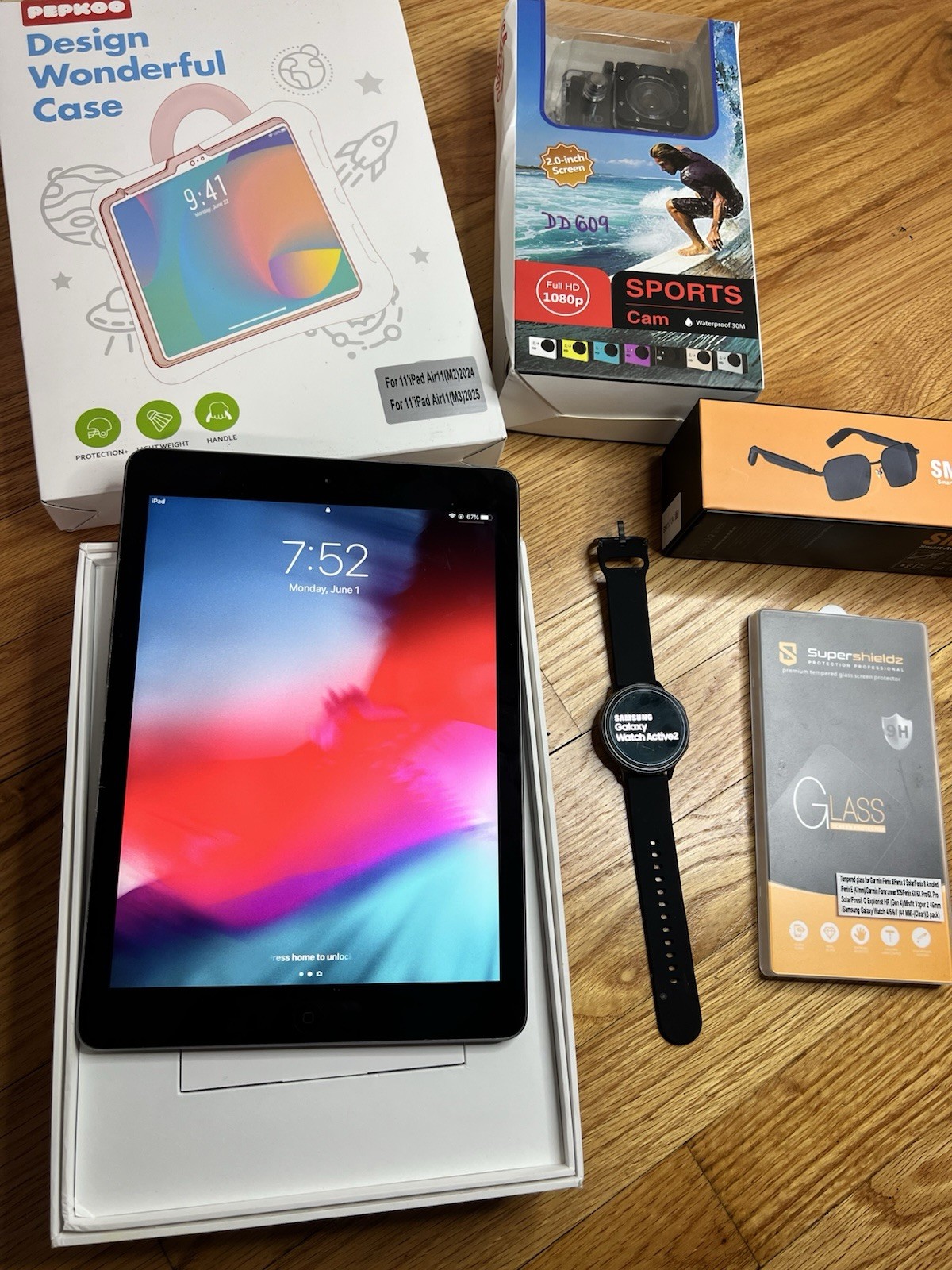 6 item Bundle Deal Apple iPad Air 1st Generation With Accessories