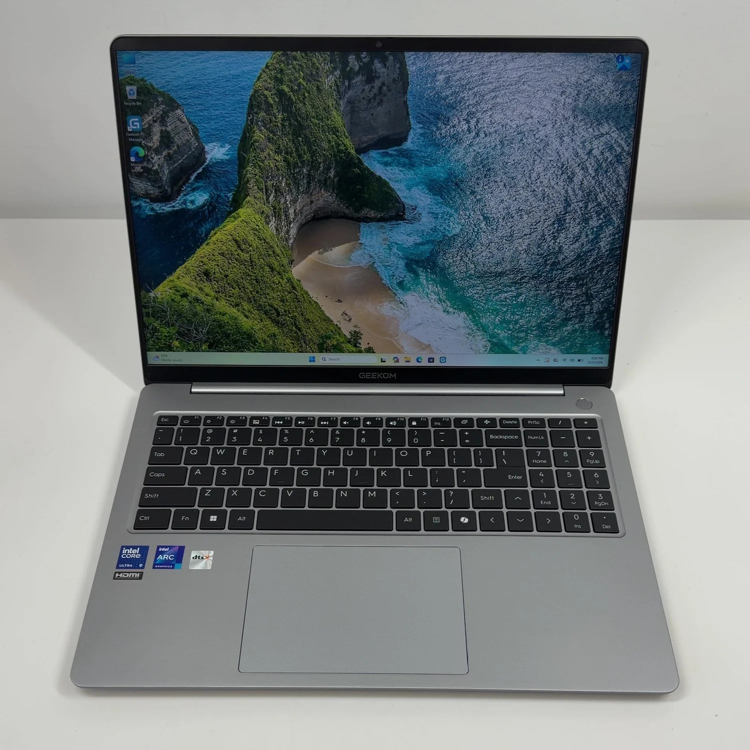 GEEKOM GeekBook X16 Pro NX16AM 16" Core Ultra 9 185H 2.5GHz 32GB RAM 2TB SSD