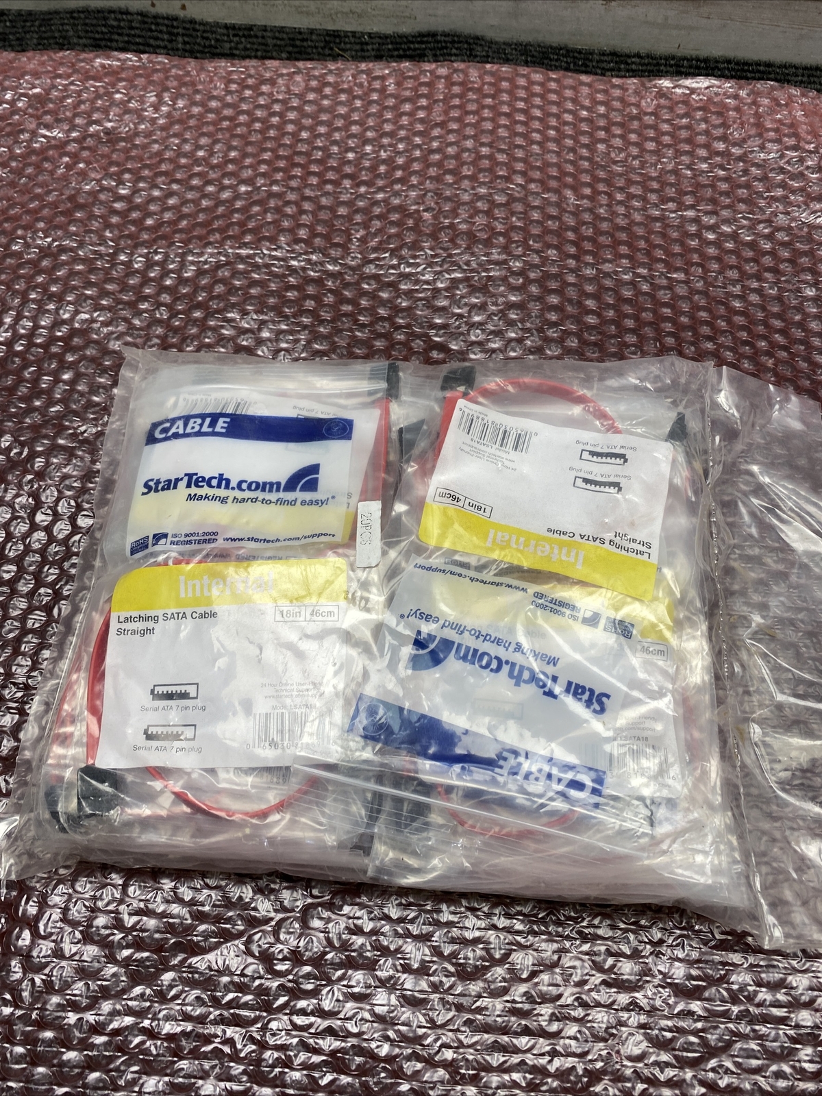 Bag of 20  StarTech LSATA18 18in Latching SATA Cable Male SATA - 18 - Red