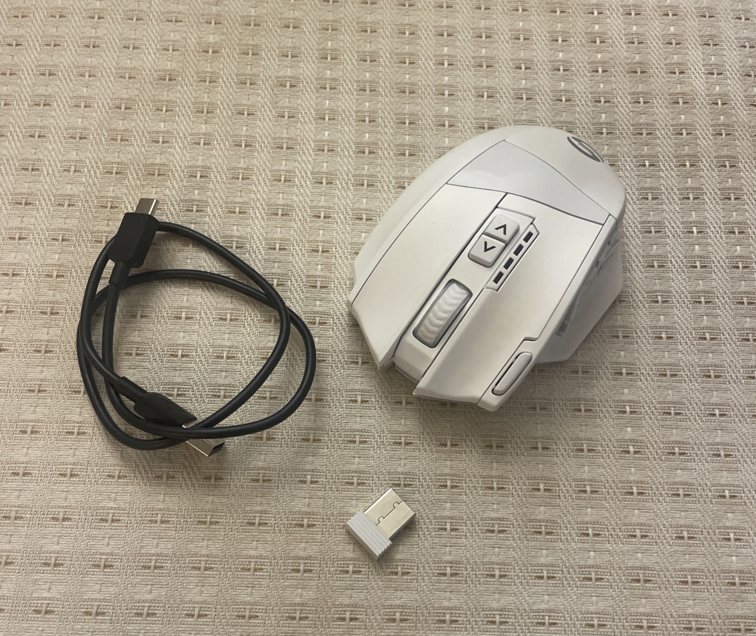 UtechSmart Venus Pro RGB Wireless MMO Gaming Mouse 16000 DPI 16 Buttons White Op