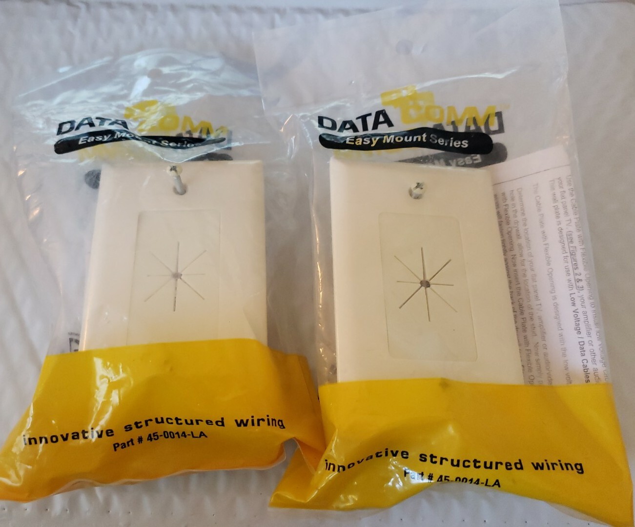 Datacomm 45-0014-LA Cable Wall Plate Flexible Opening 1Gang Lite Almond Lot of 2