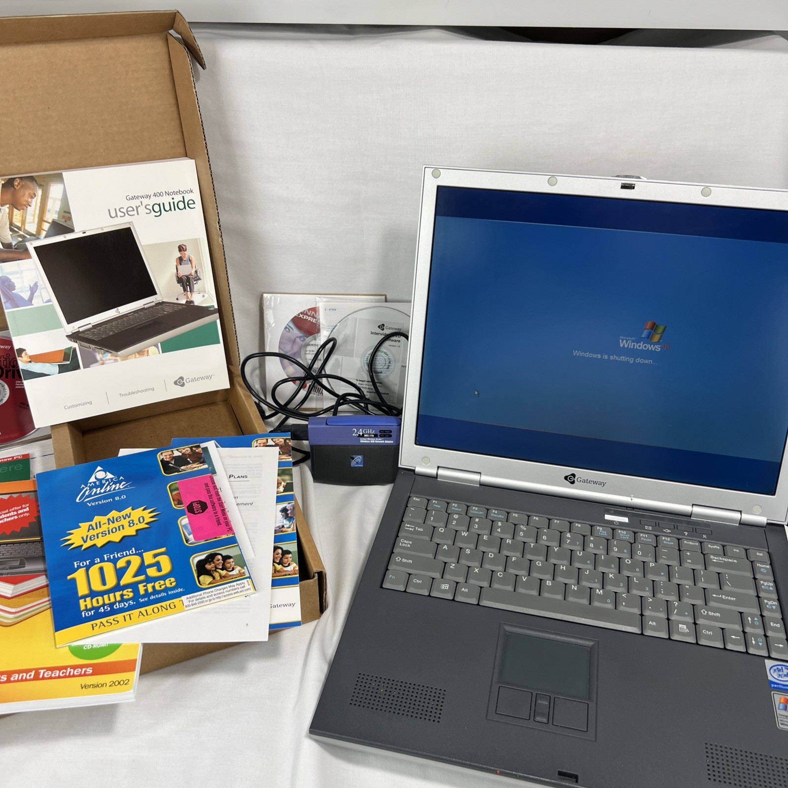 Gateway 400SD4 Laptop Windows + original materials  + Power Cord And bag Works