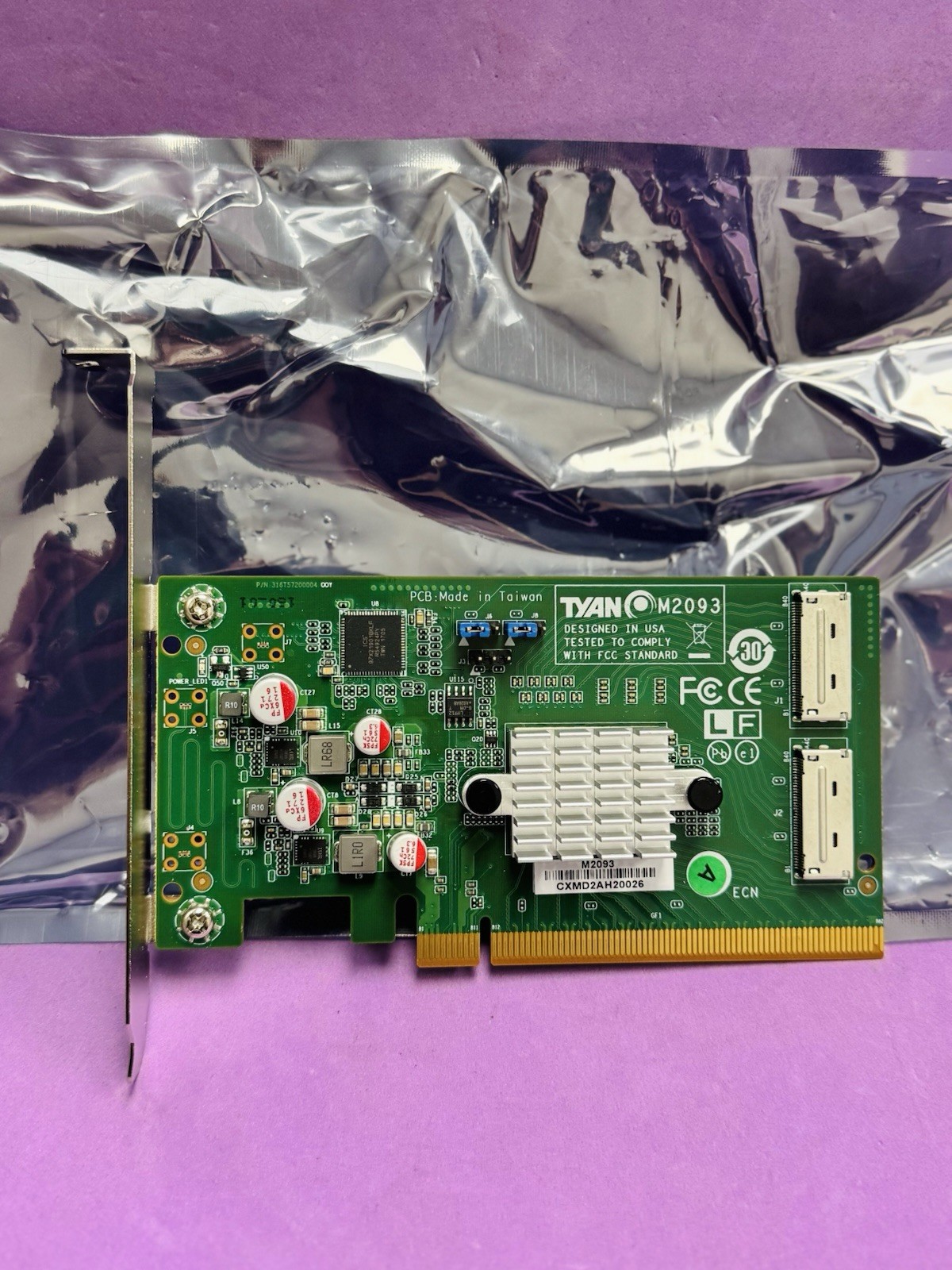 TYAN M2093 NVMe 2*SFF-8612 SSD u.2 Card #2