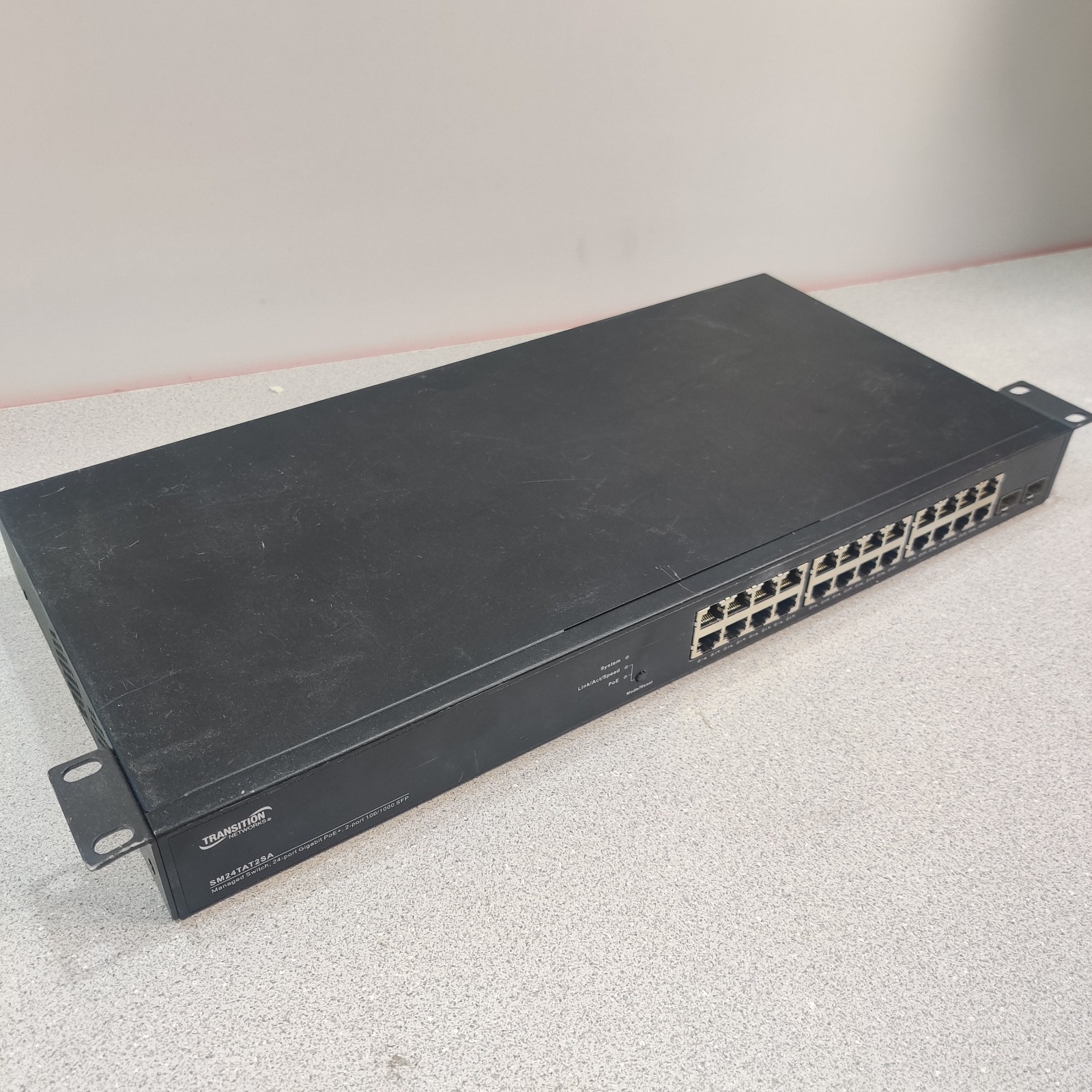 LANTRONIX SM24TAT2SA-VT  24 Port Gbe RJ45+ 2-Port SFP Managed Gigabit Ethernet 