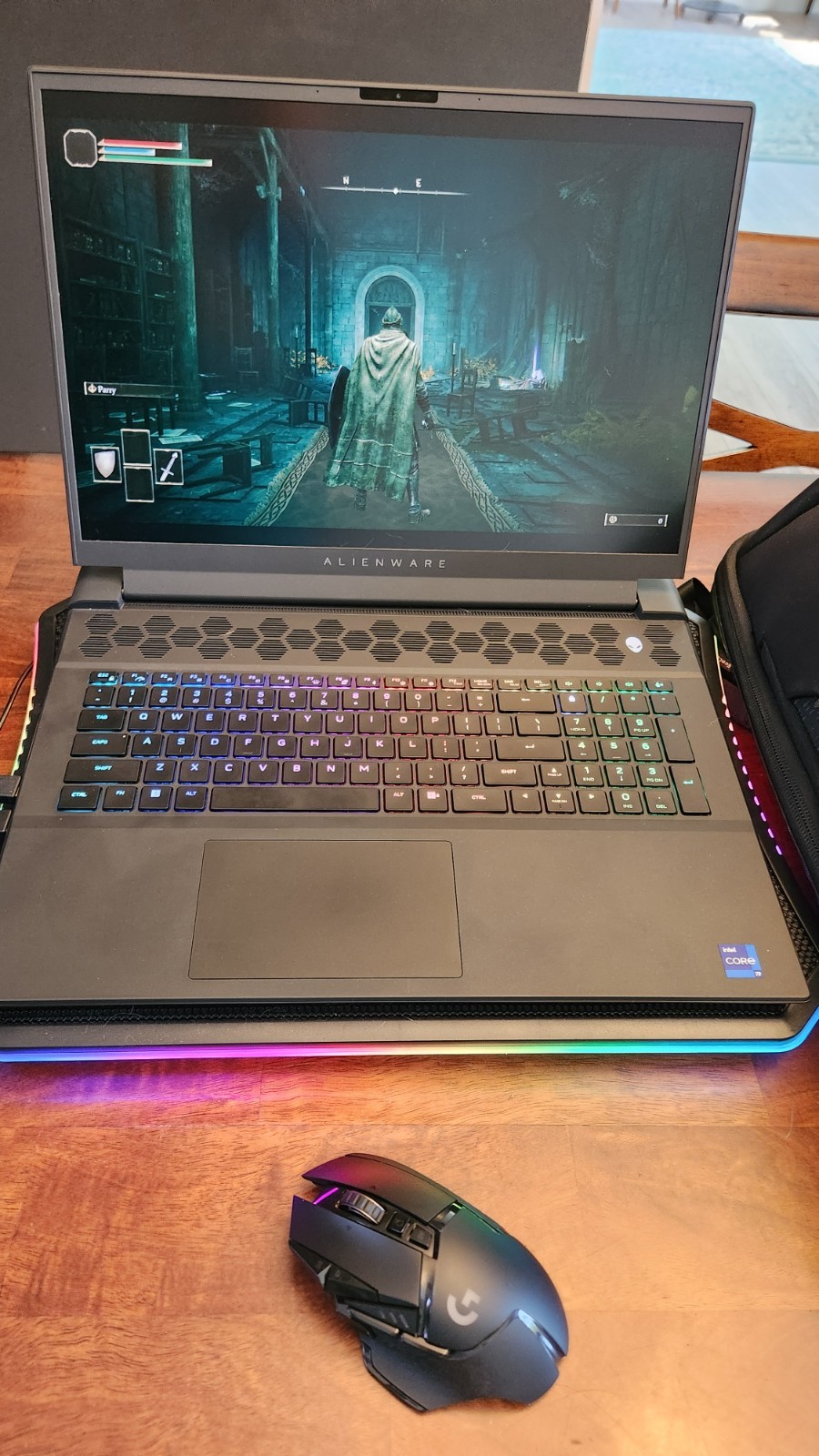 Alienware m18 R2 Gaming Laptop Bundle i9-14900HX / RTX 4070 / 32GB 