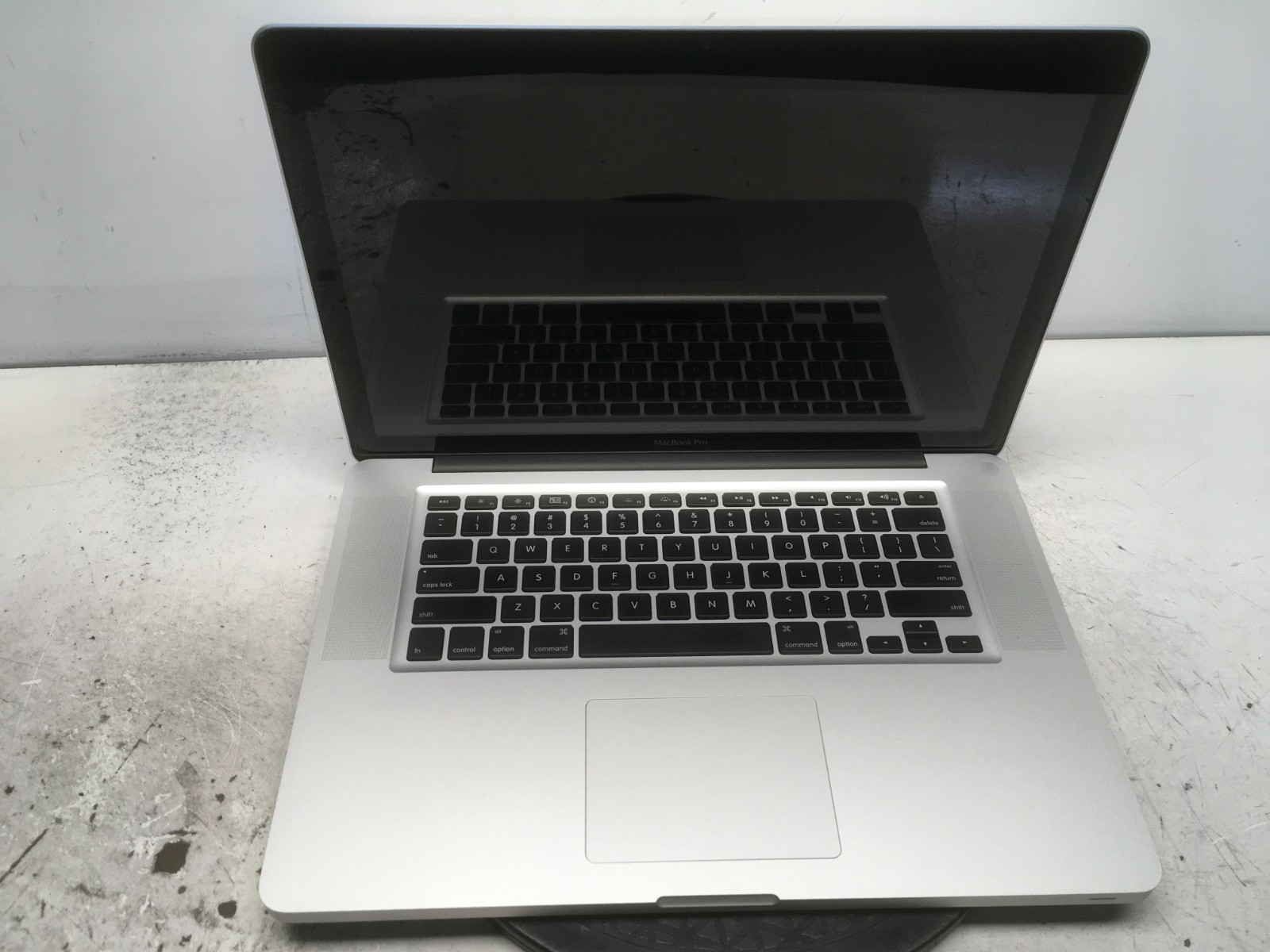 Apple MacBook Pro A1286 Intel Core i5-540M 2.53 GHz 4 GB NO HDD No Batt
